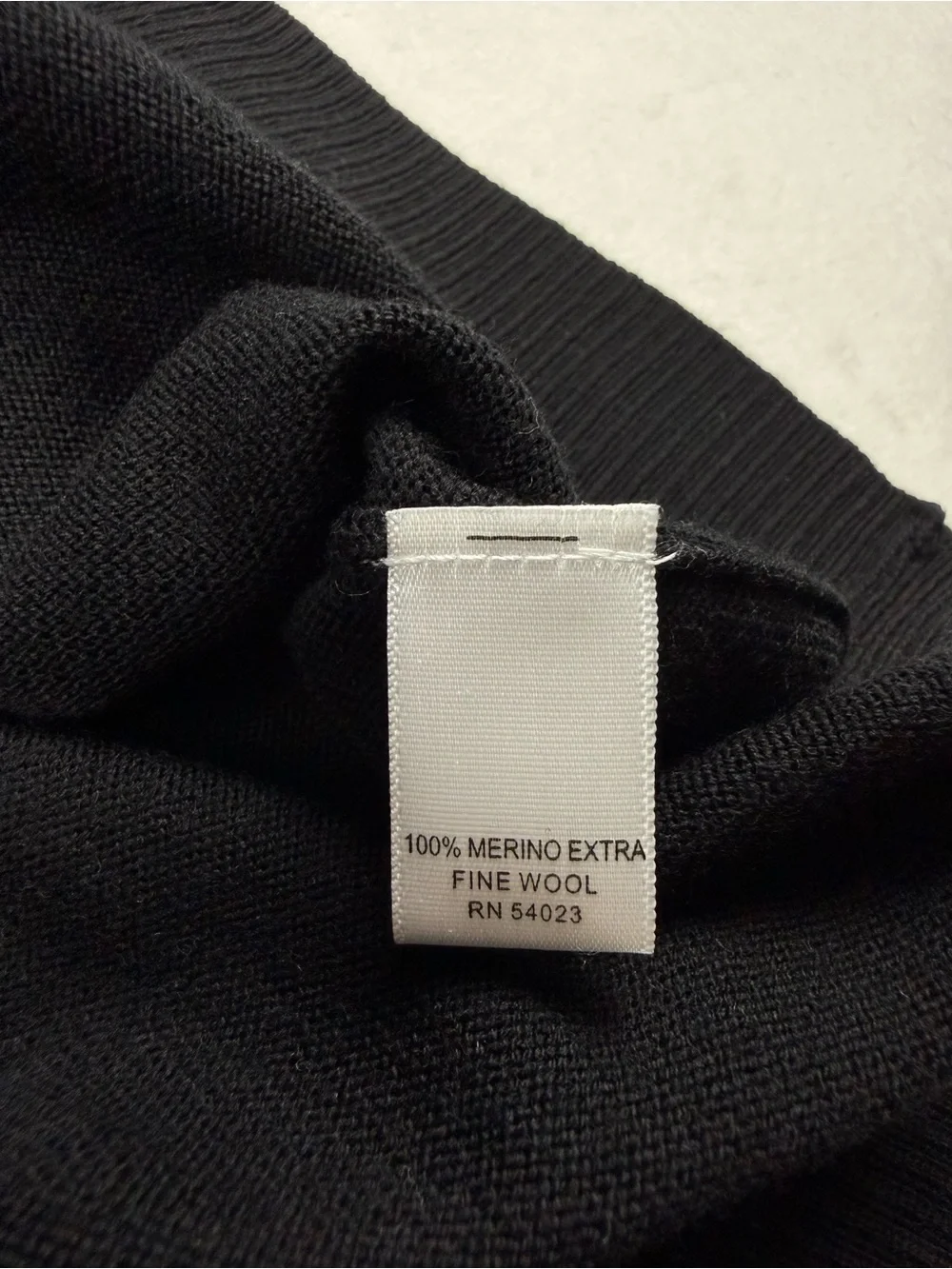 NWT Banana Republic Merino Wool Black V-Neck Sweater - Classic Knit Men's Large